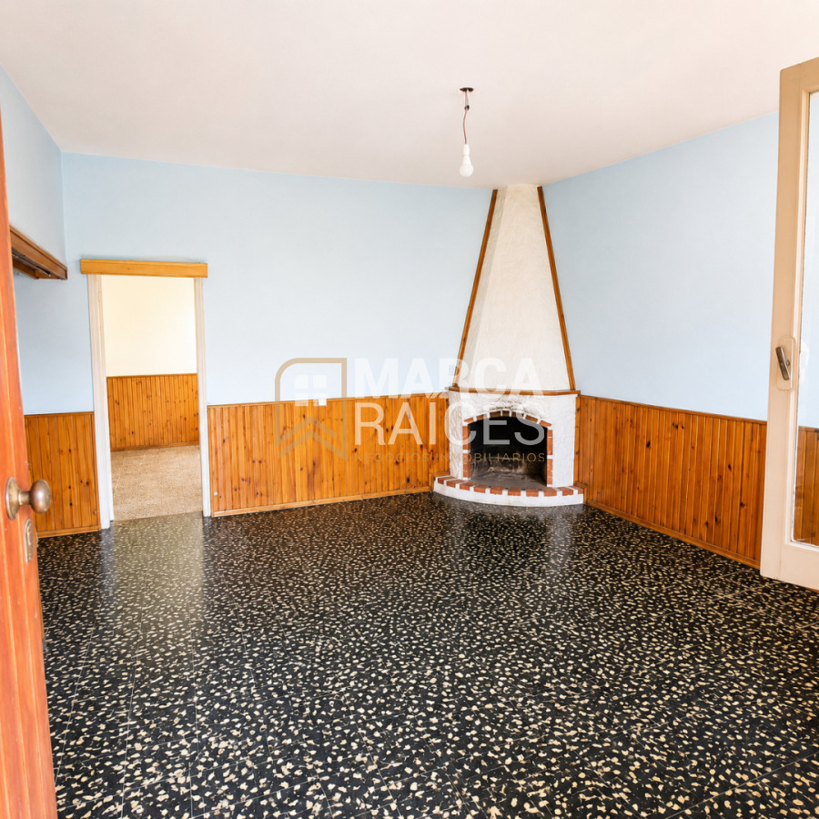 Casa ID.2088 - Alquiler Casa 2 Dormitorios Cocina Definida Living Amplio con Estufa a Leña Cochera Las Acacias Montevideo