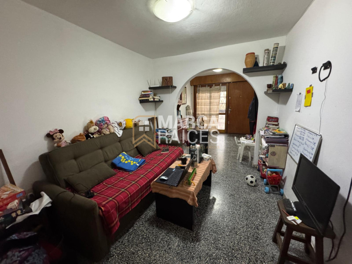 Casa ID.2027 - Venta Casa 3 Dormitorios 2 Baños Garage Patio Parrillero La Comercial Montevideo
