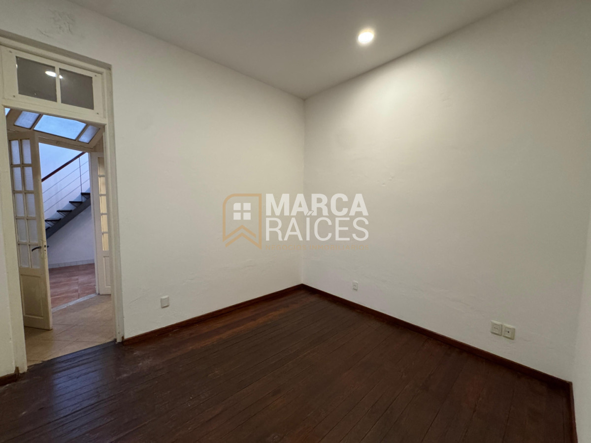 Casa ID.2086 - Alquile Casa De 3 Dormitorios Estufa a Leña Azotea Garaje En Unión Montevideo