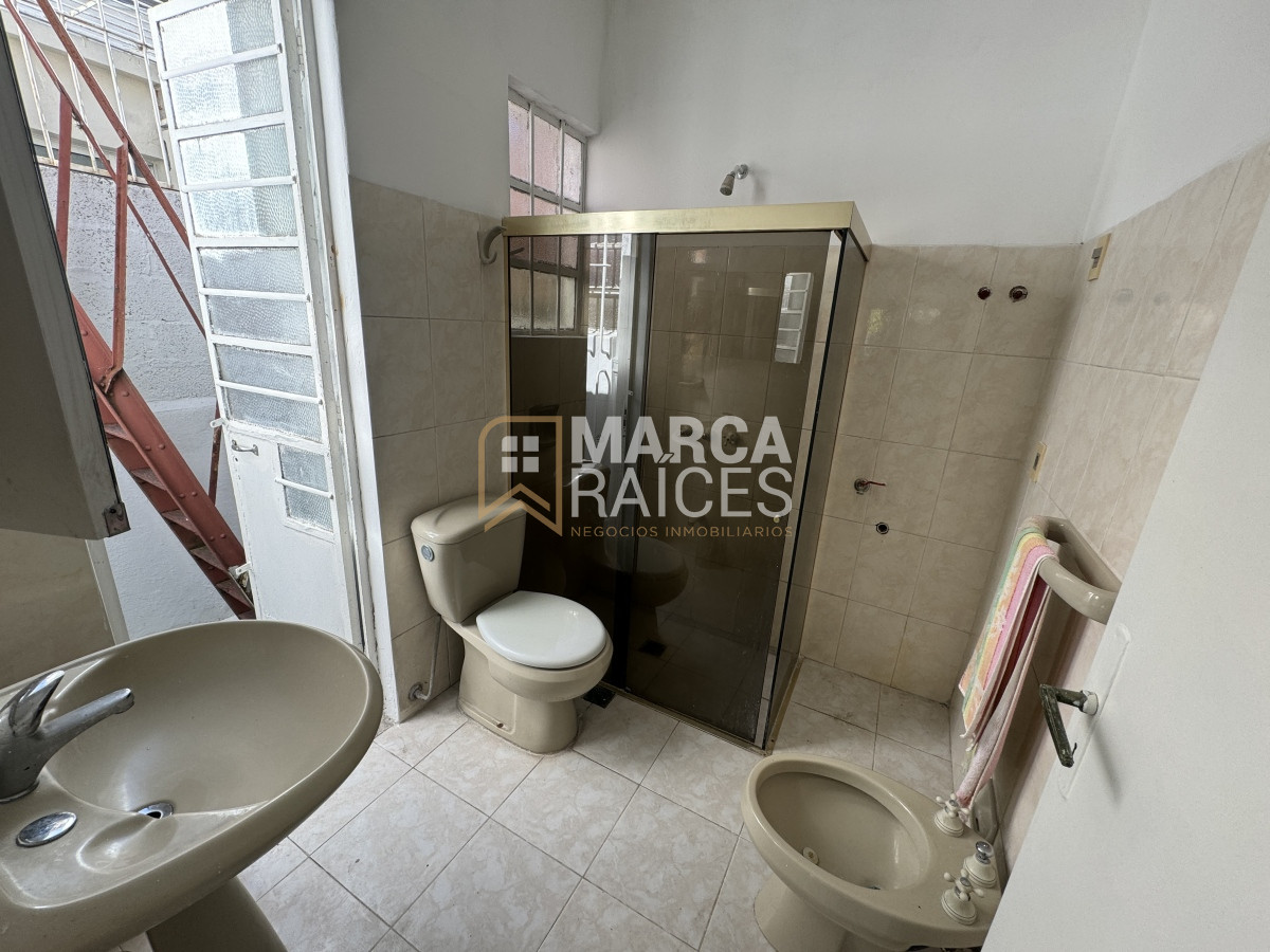 Casa ID.794 - Venta Casa 2 pisos 4 Dormitorios 2 Baños Garage Parque Rodo