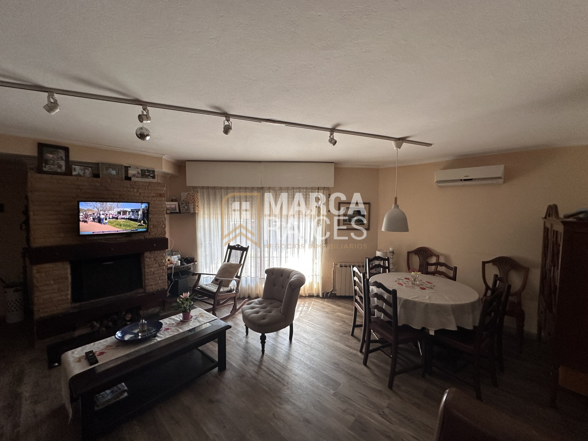 Casa ID.1073 - Venta Casa 4 Dormitorios 3 Baños Patio con Parrillero Parque Batlle Montevideo