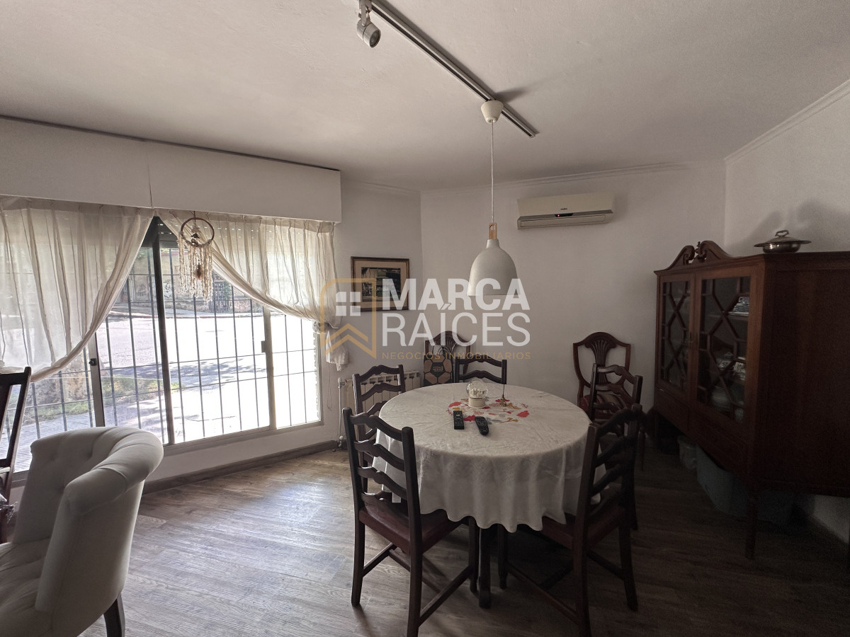 Casa ID.1073 - Venta Casa 4 Dormitorios 3 Baños Patio con Parrillero Parque Batlle Montevideo