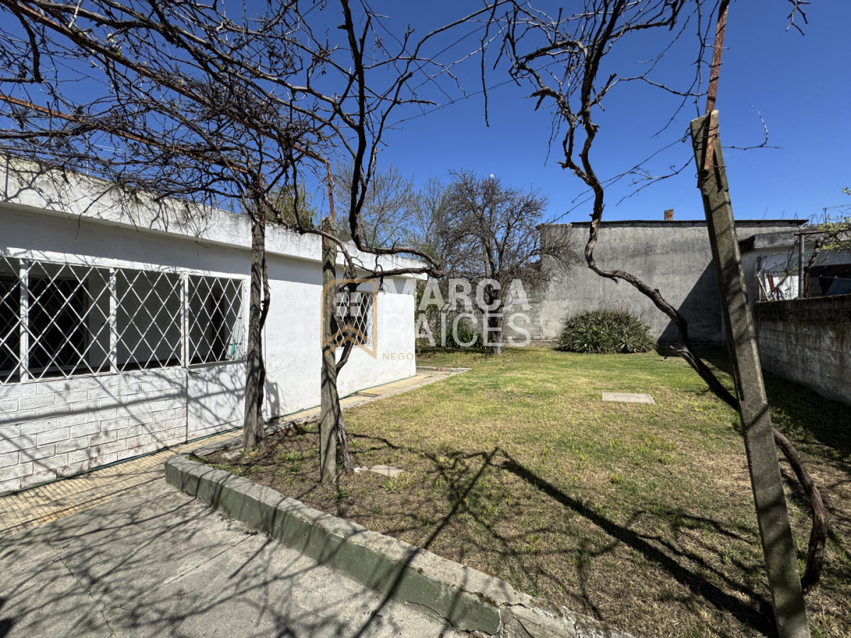 Casa ID.2763 - Venta Casa 4 Dormitorios Las Acacias, a una cuadra y media de Av. General Flores Montevideo