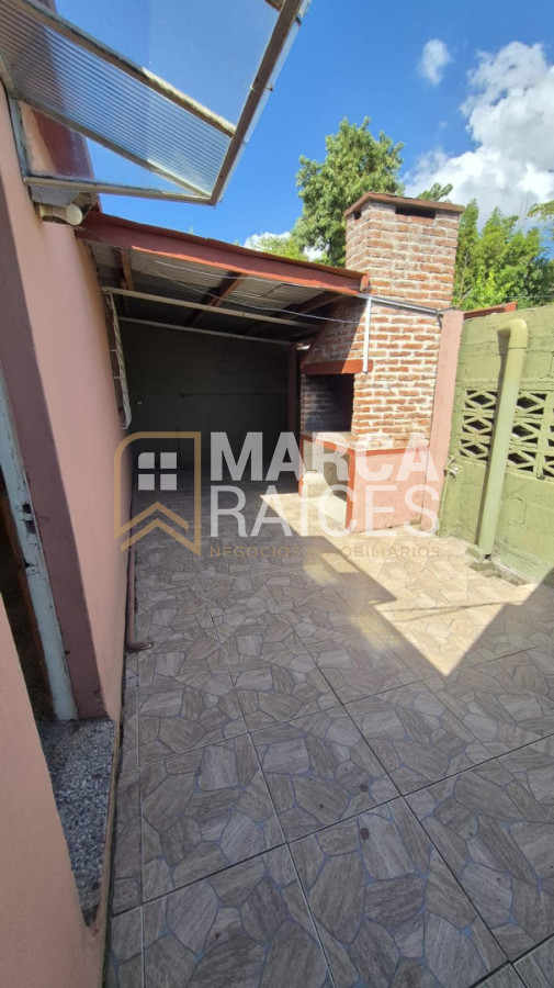 Casa ID.2088 - Alquiler Casa 2 Dormitorios Cocina Definida Living Amplio con Estufa a Leña Cochera Las Acacias Montevideo