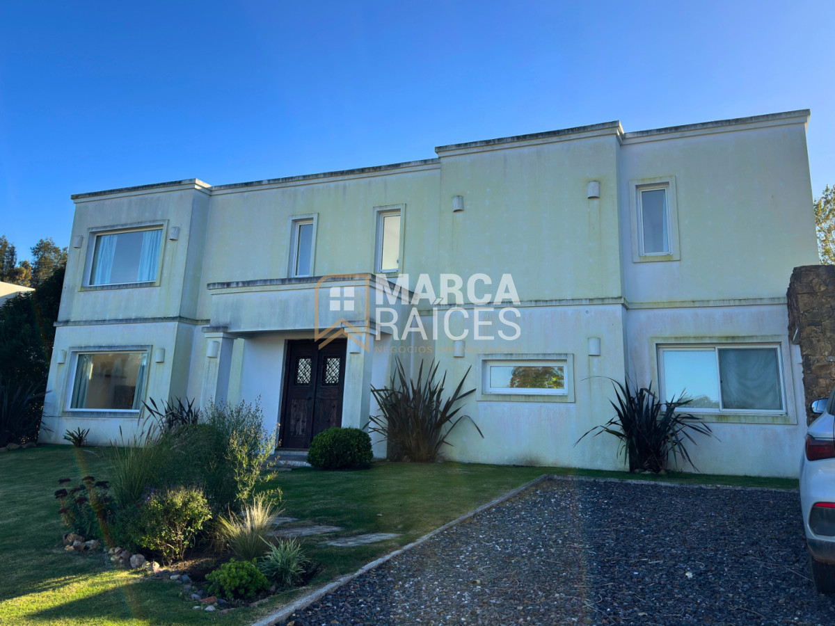 Casa ID.1803 - Venta Casa Premium Altos de La Tahona 4 Dormitorios 4 Baños