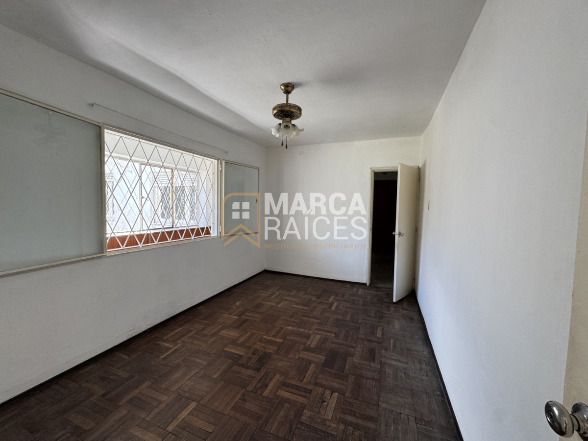 Casa ID.2763 - Venta Casa 4 Dormitorios Las Acacias, a una cuadra y media de Av. General Flores Montevideo