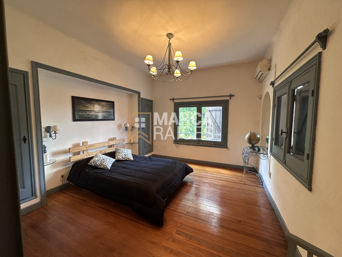 Casa ID.1076 - Casa En Venta 2 Plantas Unica Con Esta Construccion Equipada Terreno 950 m2 Mucha Seguridad Posibilidad de 2 Casas Piedras Blancas Montevideo