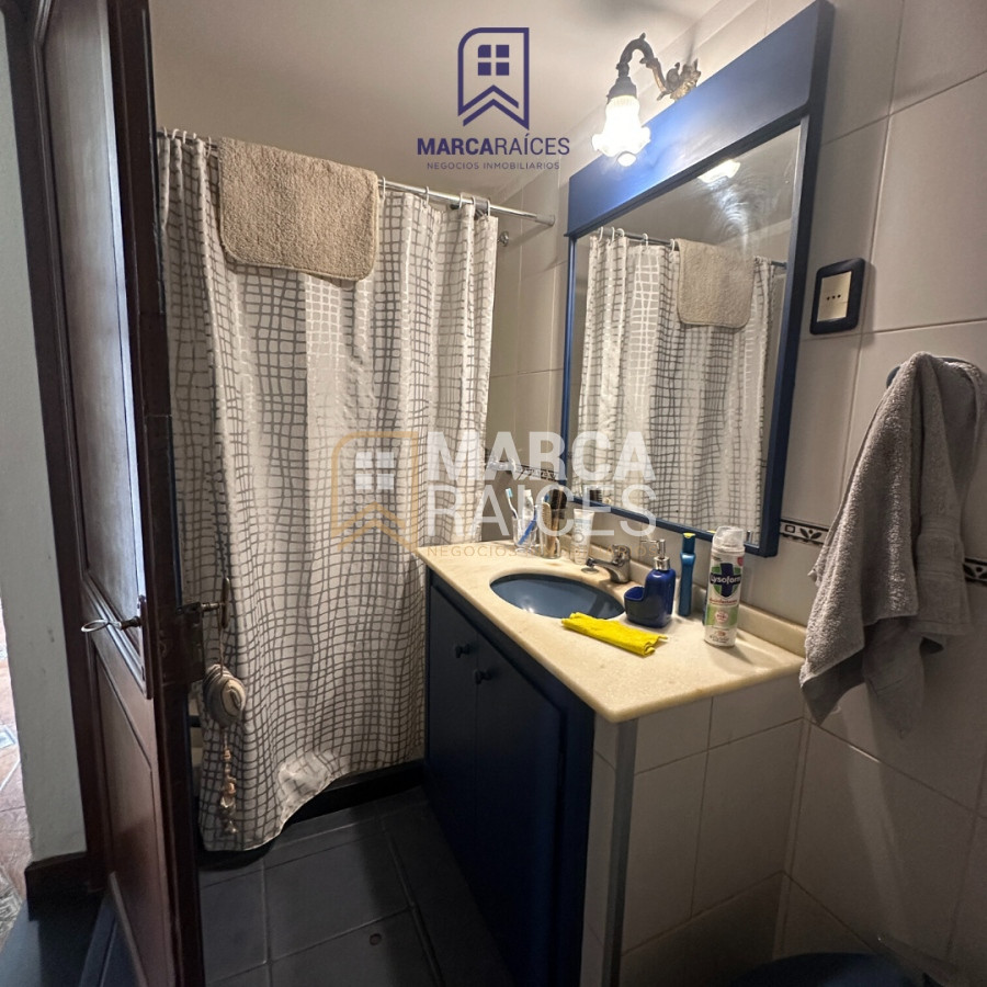 Casa ID.552 - Venta Casa Totalmente Reciclada 5 Dormitorios 2 Baños Centro Montevideo