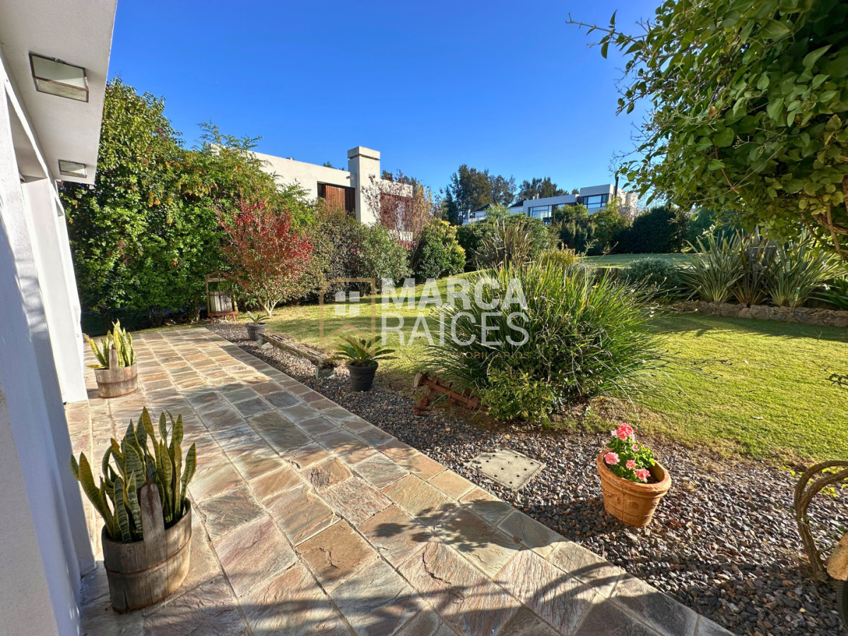 Casa ID.1803 - Venta Casa Premium Altos de La Tahona 4 Dormitorios 4 Baños