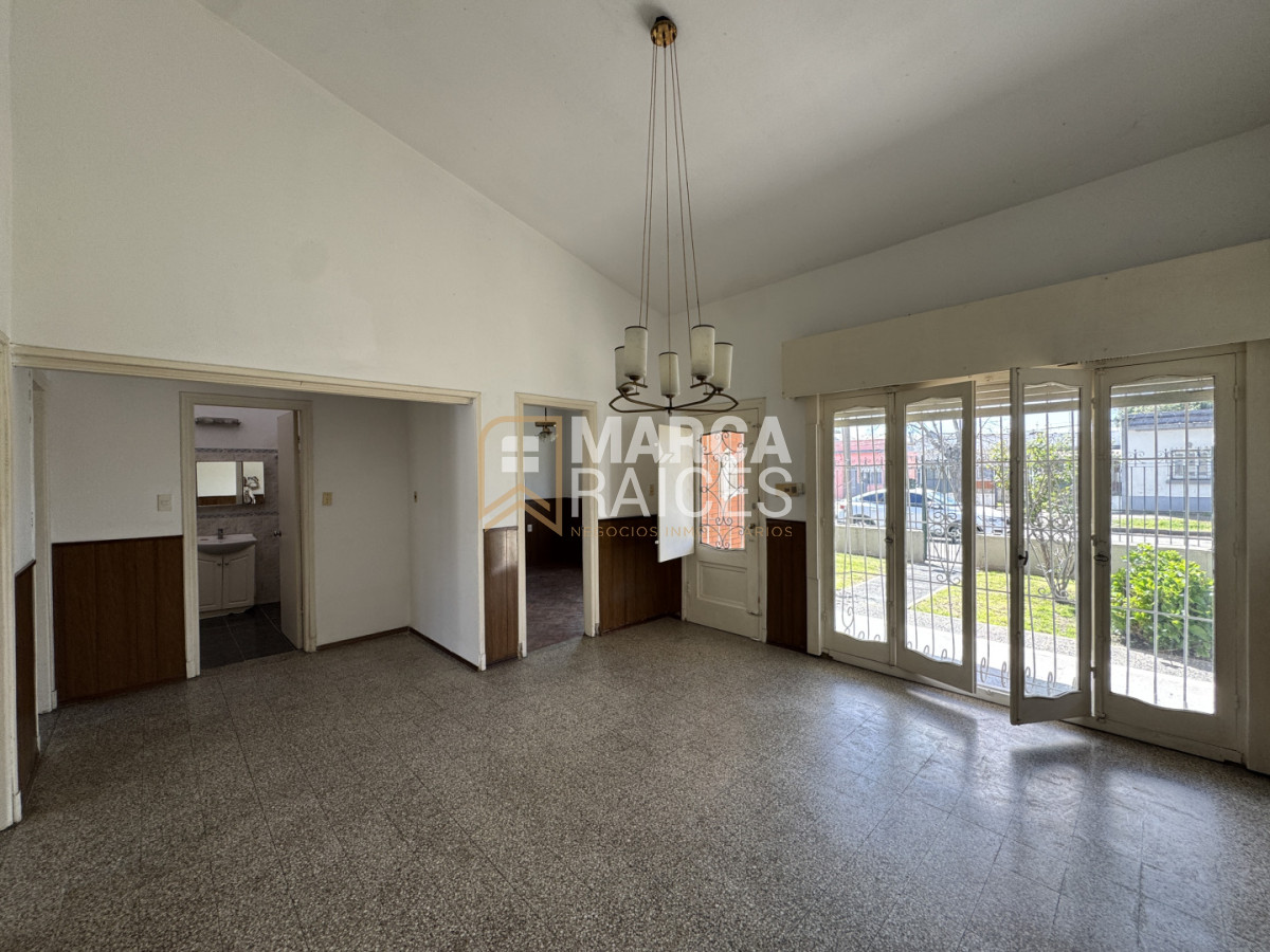 Casa ID.2763 - Venta Casa 4 Dormitorios Las Acacias, a una cuadra y media de Av. General Flores Montevideo