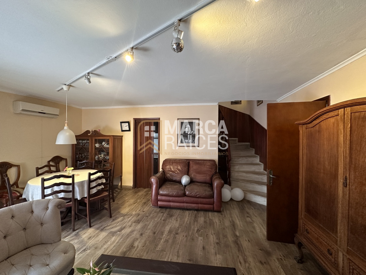 Casa ID.1073 - Venta Casa 4 Dormitorios 3 Baños Patio con Parrillero Parque Batlle Montevideo
