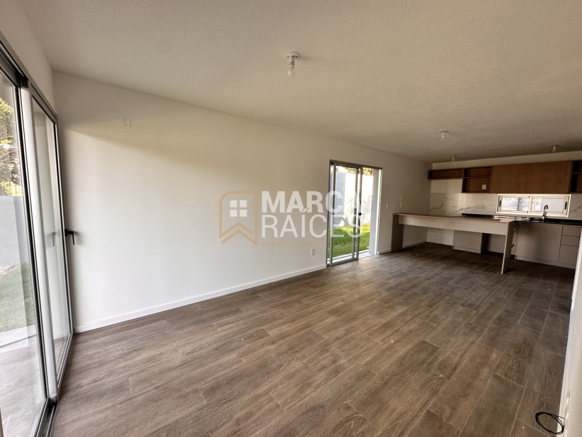 Casa ID.1514 - Casa a Estrenar 3 Dormitorios 2 baños con Jardín fondo y Cochera en Solymar Sur Canelones