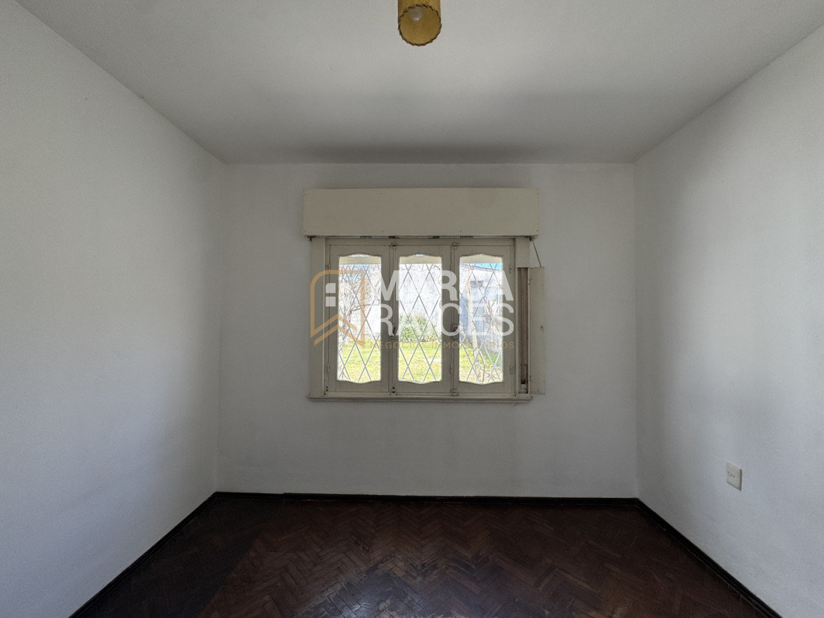 Casa ID.2763 - Venta Casa 4 Dormitorios Las Acacias, a una cuadra y media de Av. General Flores Montevideo