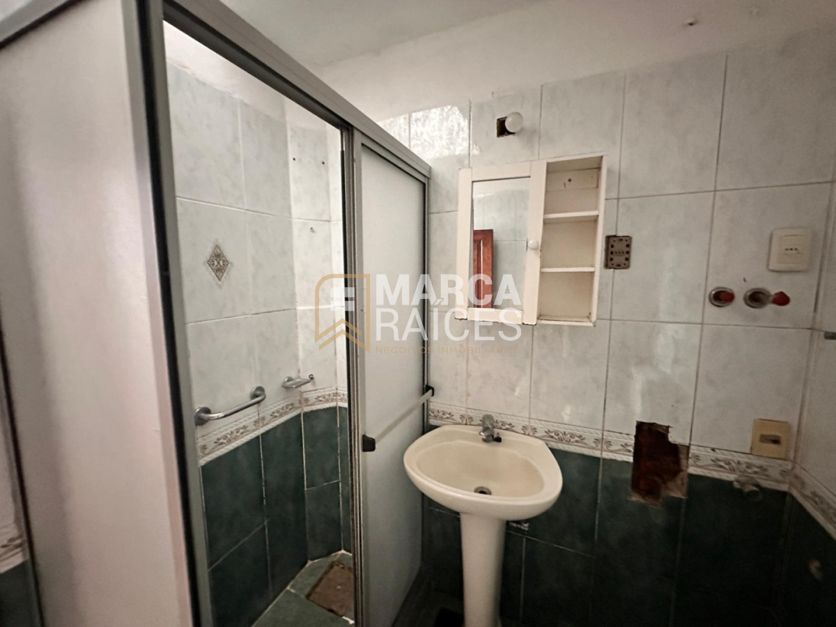 Casa ID.1899 - Venta Apartamento tipo casa 3 Dormitorios a reciclar Sin Gastos Comunes En Excelente Ubicación Pocitos