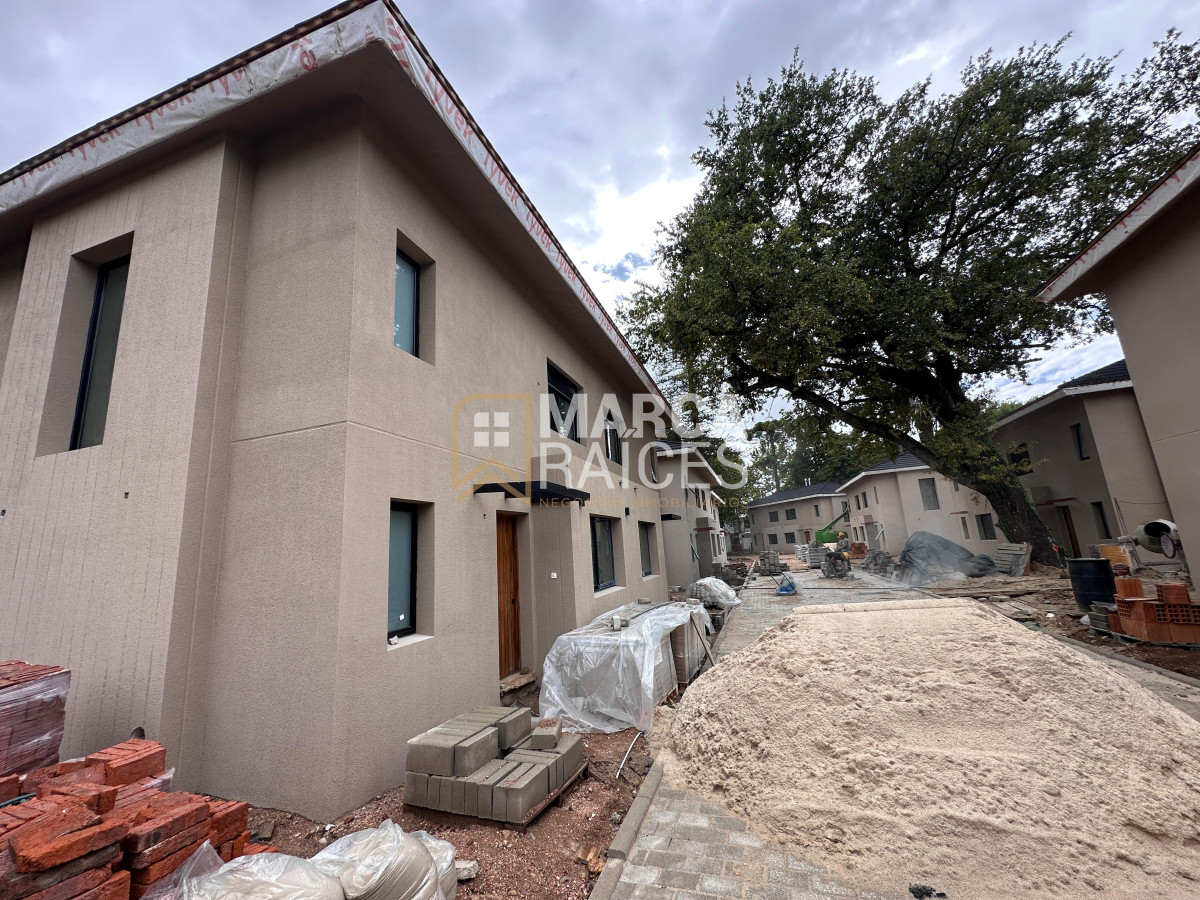Casa ID.1331 - Venta casa de 3 dormitorios 2 baños parrillero y cochera en complejo privado a estrenar Prado Montevideo