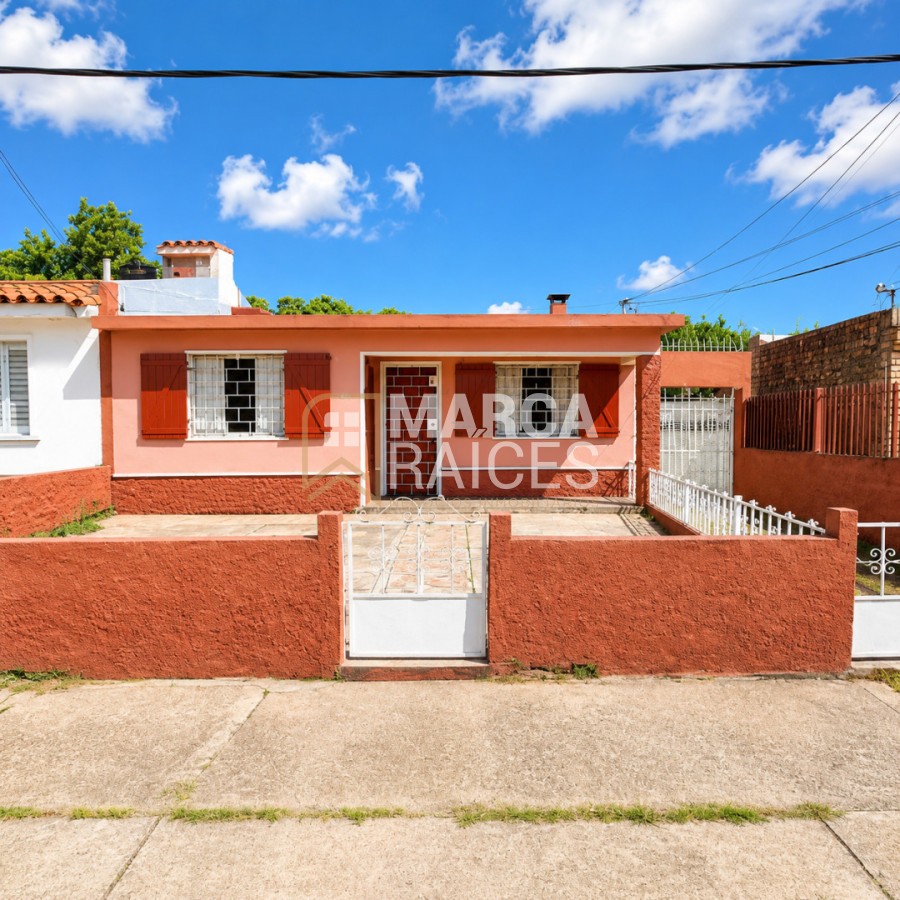 Casa ID.2088 - Alquiler Casa 2 Dormitorios Cocina Definida Living Amplio con Estufa a Leña Cochera Las Acacias Montevideo