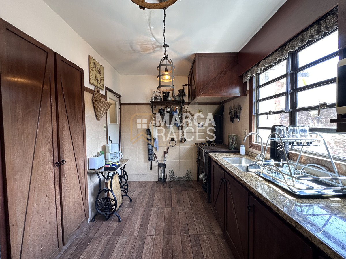 Casa ID.1076 - Casa En Venta 2 Plantas Unica Con Esta Construccion Equipada Terreno 950 m2 Mucha Seguridad Posibilidad de 2 Casas Piedras Blancas Montevideo