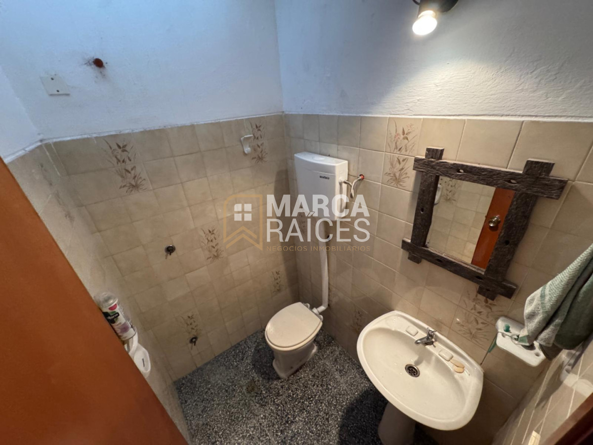 Casa ID.2027 - Venta Casa 3 Dormitorios 2 Baños Garage Patio Parrillero La Comercial Montevideo