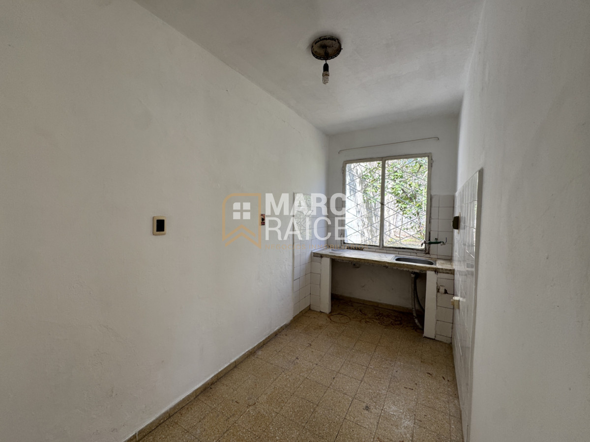 Casa ID.2763 - Venta Casa 4 Dormitorios Las Acacias, a una cuadra y media de Av. General Flores Montevideo
