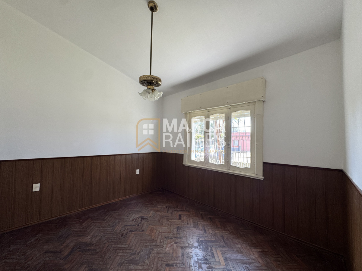 Casa ID.2763 - Venta Casa 4 Dormitorios Las Acacias, a una cuadra y media de Av. General Flores Montevideo