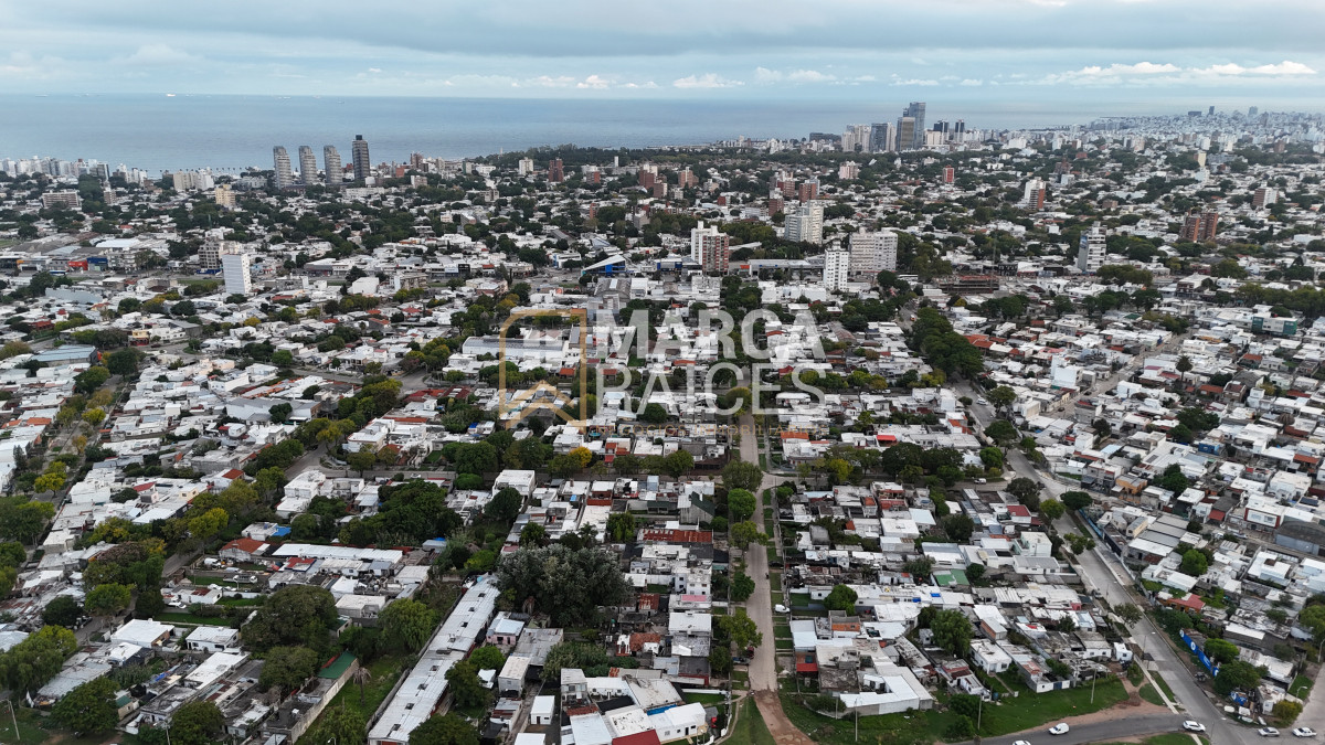 Casa ID.1519 - Venta Casa y 2 Apartamentos con Renta Activa en Malvín Norte Vivienda o Inversion Montevideo