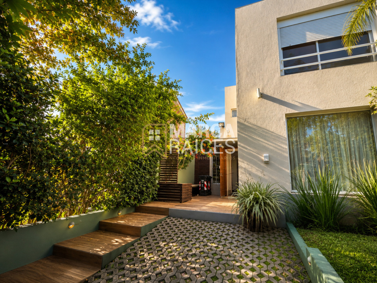 Casa ID.2037 - Venta Casa Ph Independiente 3 Dormitorios 3 Baños Piscina Climatizada Parrillero Cochera Parque Miramar 