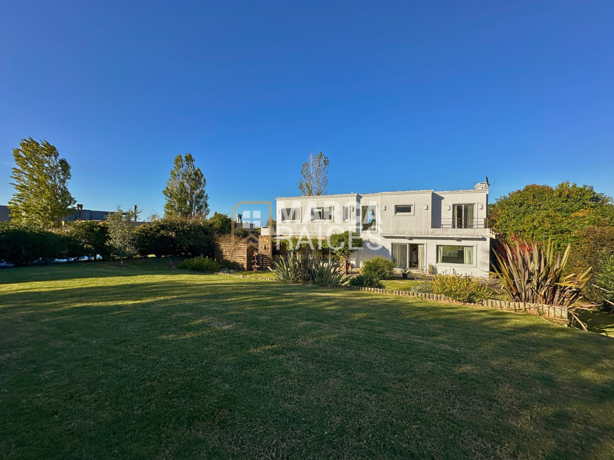 Casa ID.1803 - Venta Casa Premium Altos de La Tahona 4 Dormitorios 4 Baños
