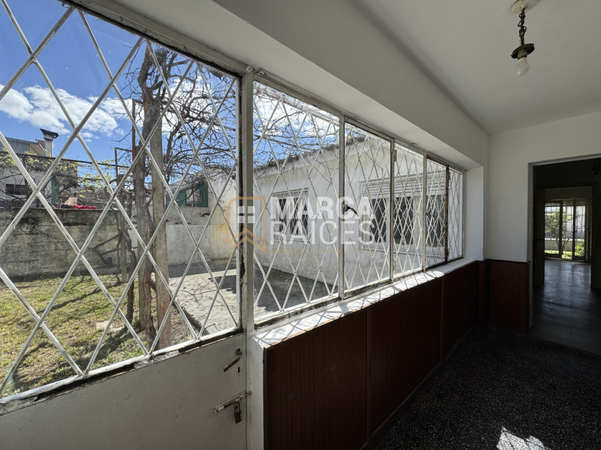 Casa ID.2763 - Venta Casa 4 Dormitorios Las Acacias, a una cuadra y media de Av. General Flores Montevideo