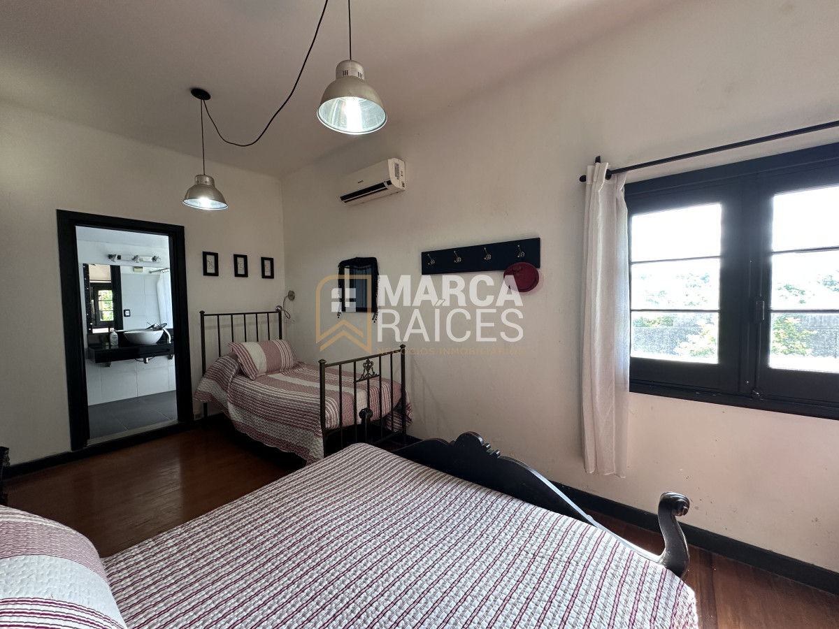 Casa ID.1076 - Casa En Venta 2 Plantas Unica Con Esta Construccion Equipada Terreno 950 m2 Mucha Seguridad Posibilidad de 2 Casas Piedras Blancas Montevideo