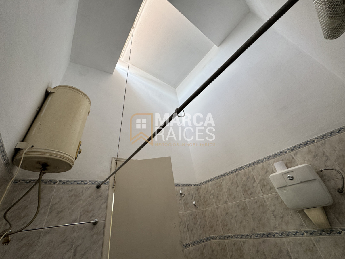 Casa ID.2763 - Venta Casa 4 Dormitorios Las Acacias, a una cuadra y media de Av. General Flores Montevideo
