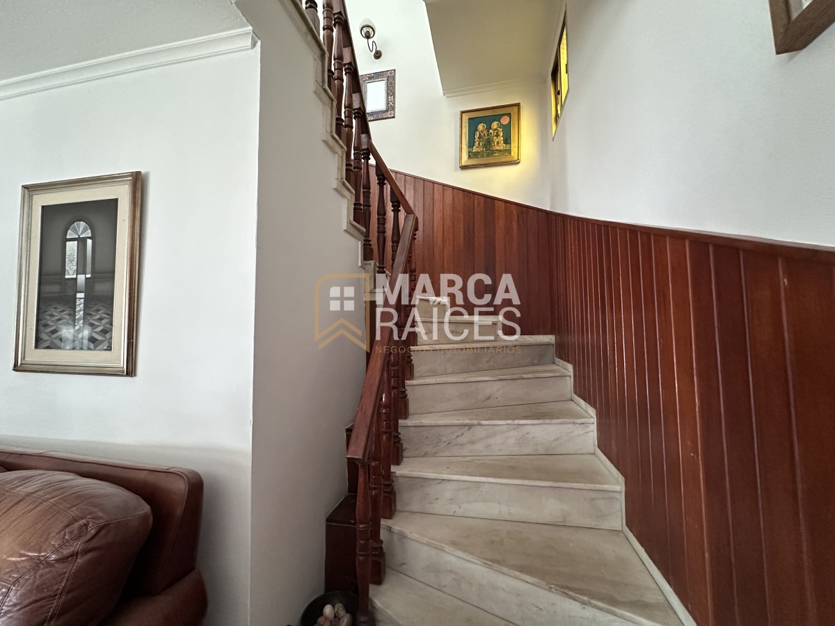 Casa ID.1073 - Venta Casa 4 Dormitorios 3 Baños Patio con Parrillero Parque Batlle Montevideo