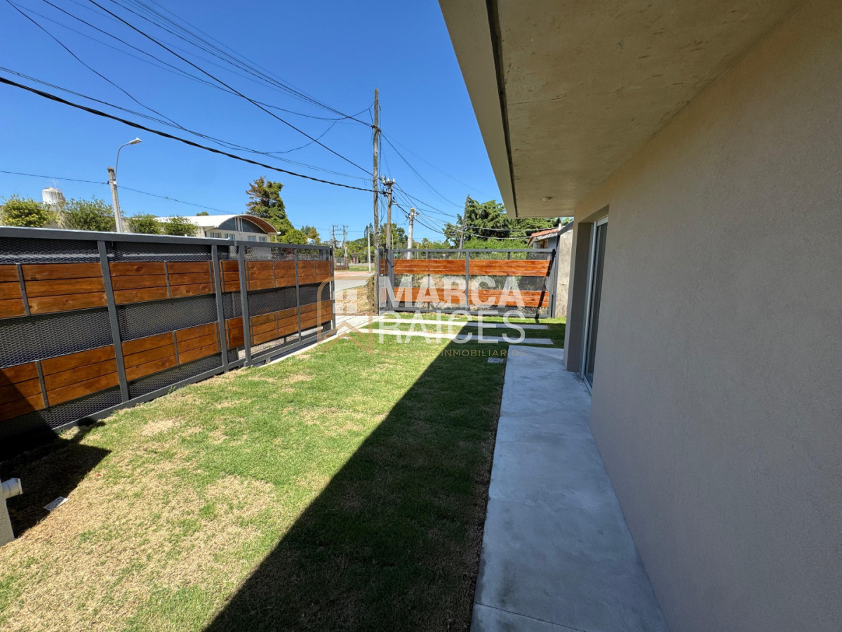 Casa ID.1810 - Venta Casa 3 Dormitorios en Ciudad de la Costa - Jardín Privado - Ley de Vivienda Promovida Aptas Banco Cochera Doble Canelones