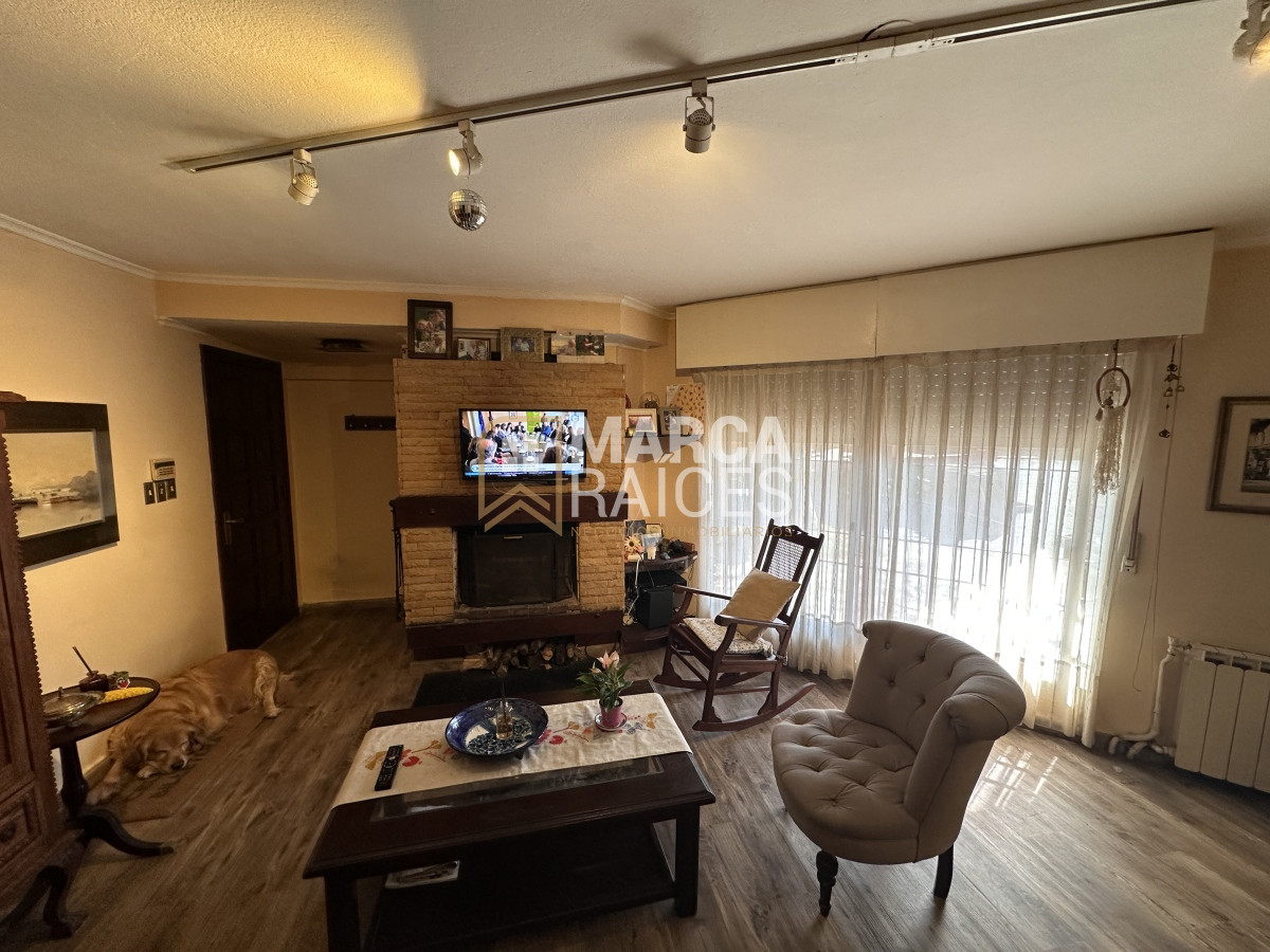 Casa ID.1073 - Venta Casa 4 Dormitorios 3 Baños Patio con Parrillero Parque Batlle Montevideo