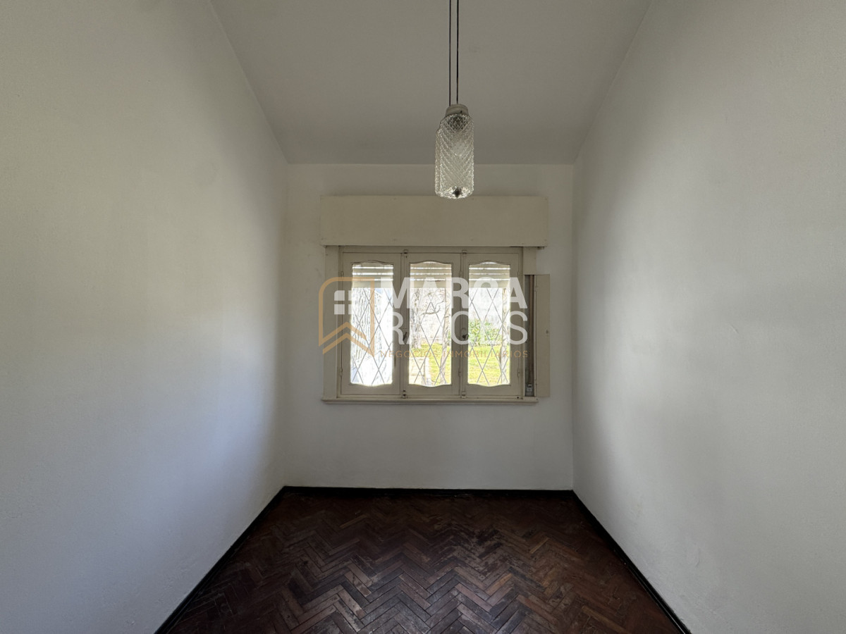 Casa ID.2763 - Venta Casa 4 Dormitorios Las Acacias, a una cuadra y media de Av. General Flores Montevideo