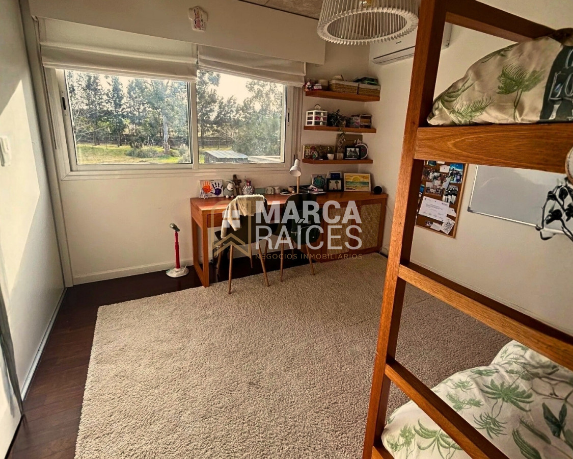 Casa ID.1800 - Casa en Venta Premium de 2 Pisos 4 Dormitorios 4 Baños Doble Garage Altos de La Tahona