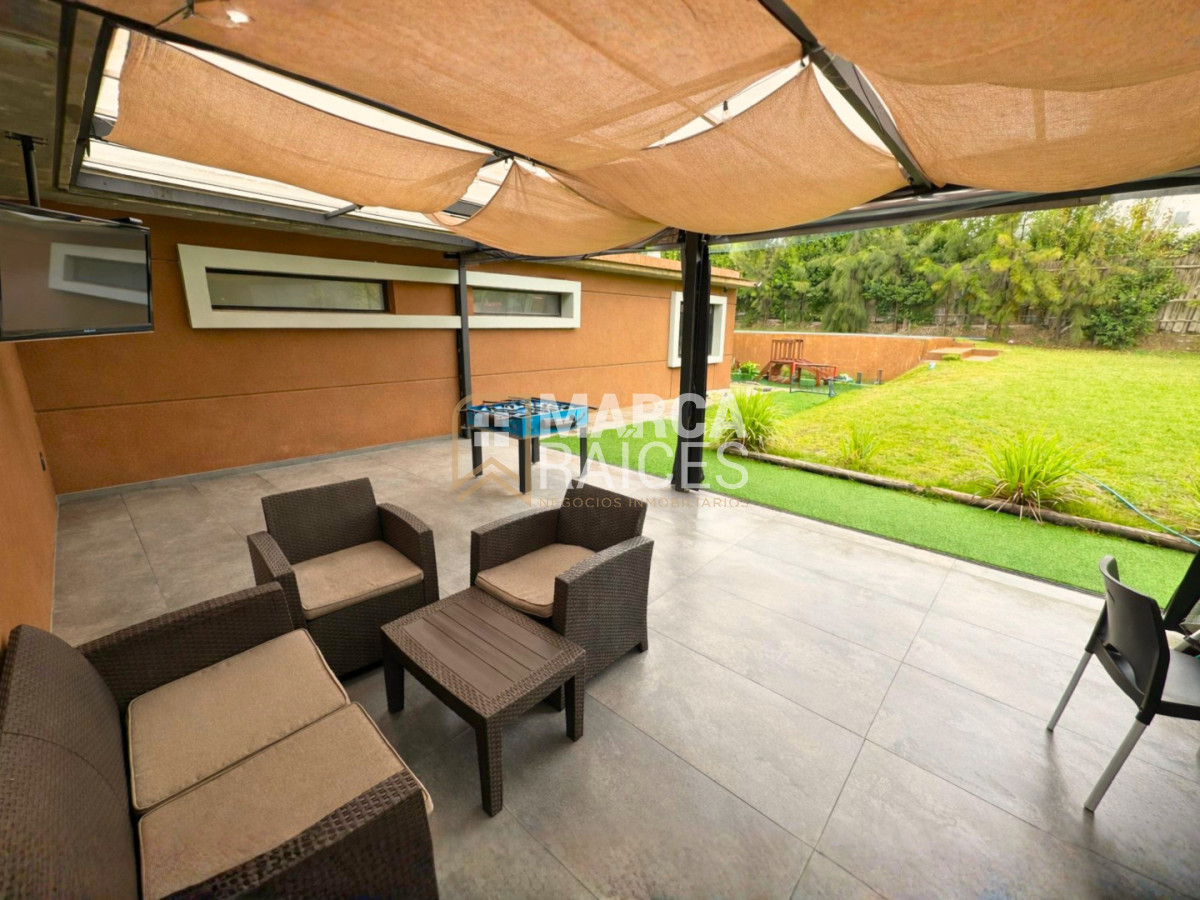 Casa ID.1721 - Venta Casa Premium 4 Dormitorios 2 Baños Cumbres de Carrasco (Barrio Privado) Canelones