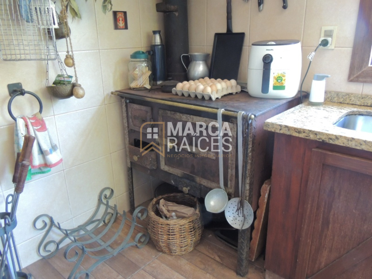Casa ID.1076 - Casa En Venta 2 Plantas Unica Con Esta Construccion Equipada Terreno 950 m2 Mucha Seguridad Posibilidad de 2 Casas Piedras Blancas Montevideo