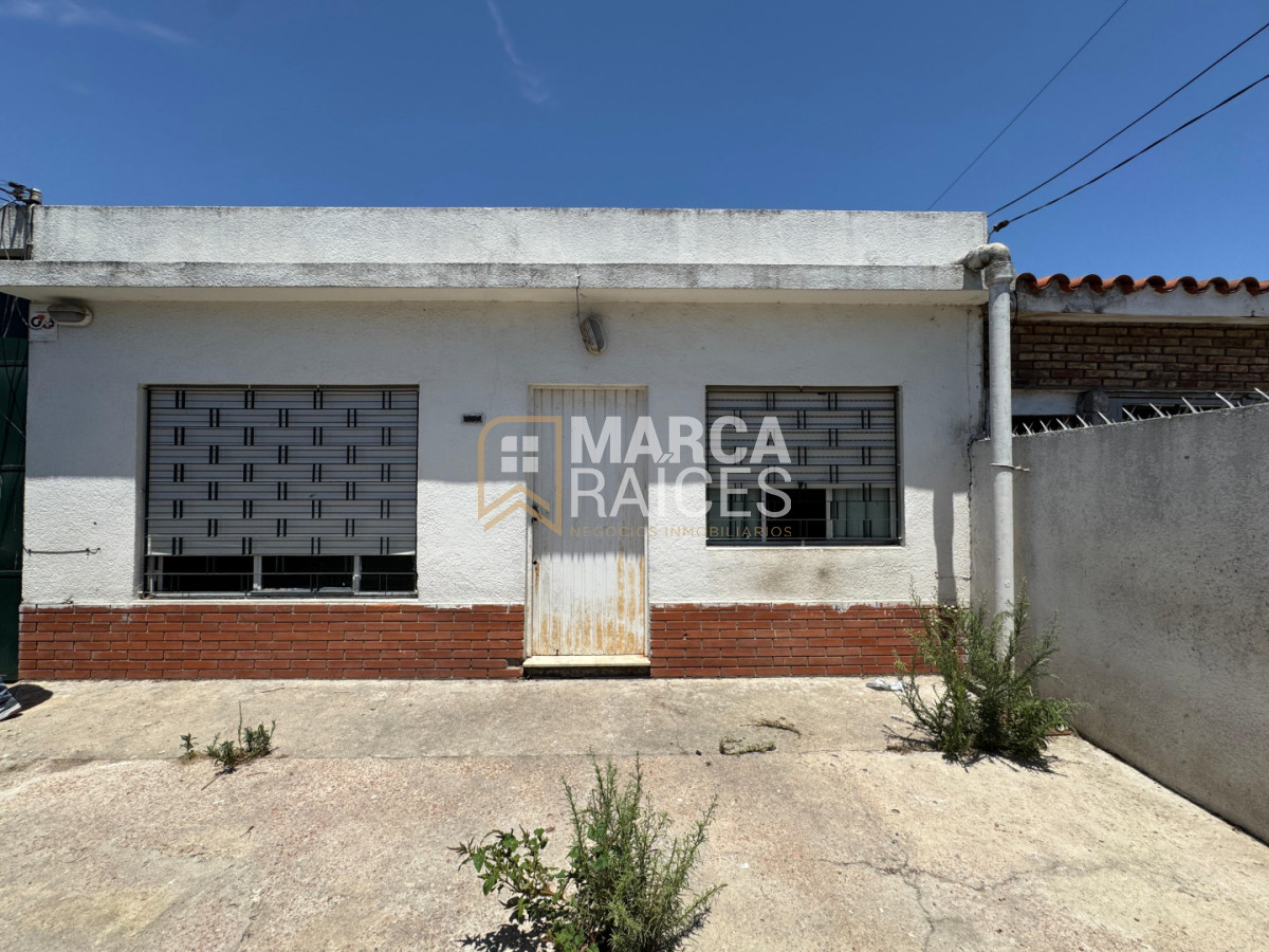 Casa ID.1776 - Alquiler Casa 3 Dormitorios Cocina Definida Living Amplio con Estufa a Leña Cochera Las Acacias Montevideo