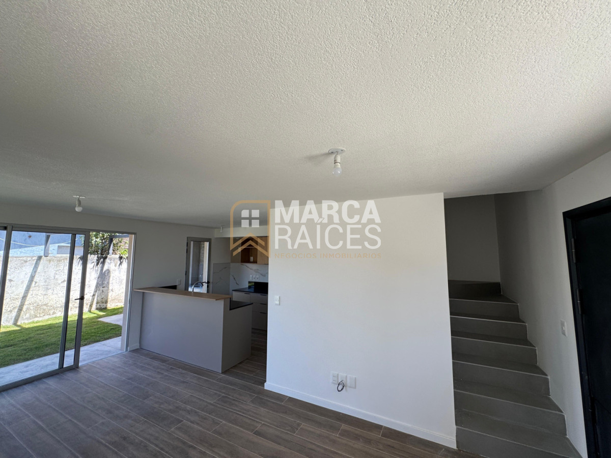 Casa ID.1810 - Venta Casa 3 Dormitorios en Ciudad de la Costa - Jardín Privado - Ley de Vivienda Promovida Aptas Banco Cochera Doble Canelones