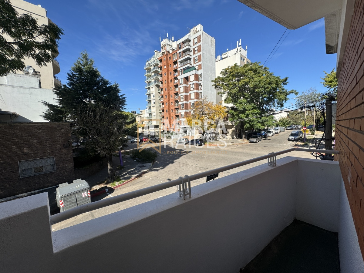 Casa ID.794 - Venta Casa 2 pisos 4 Dormitorios 2 Baños Garage Parque Rodo