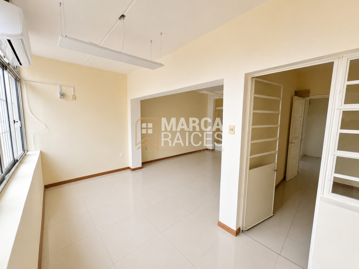 Casa ID.2580 - Alquiler Casa Pocitos 3 dormitorios 3 baños Terraza con parrillero Ideal Vivienda o Empresa Pocitos Montevideo