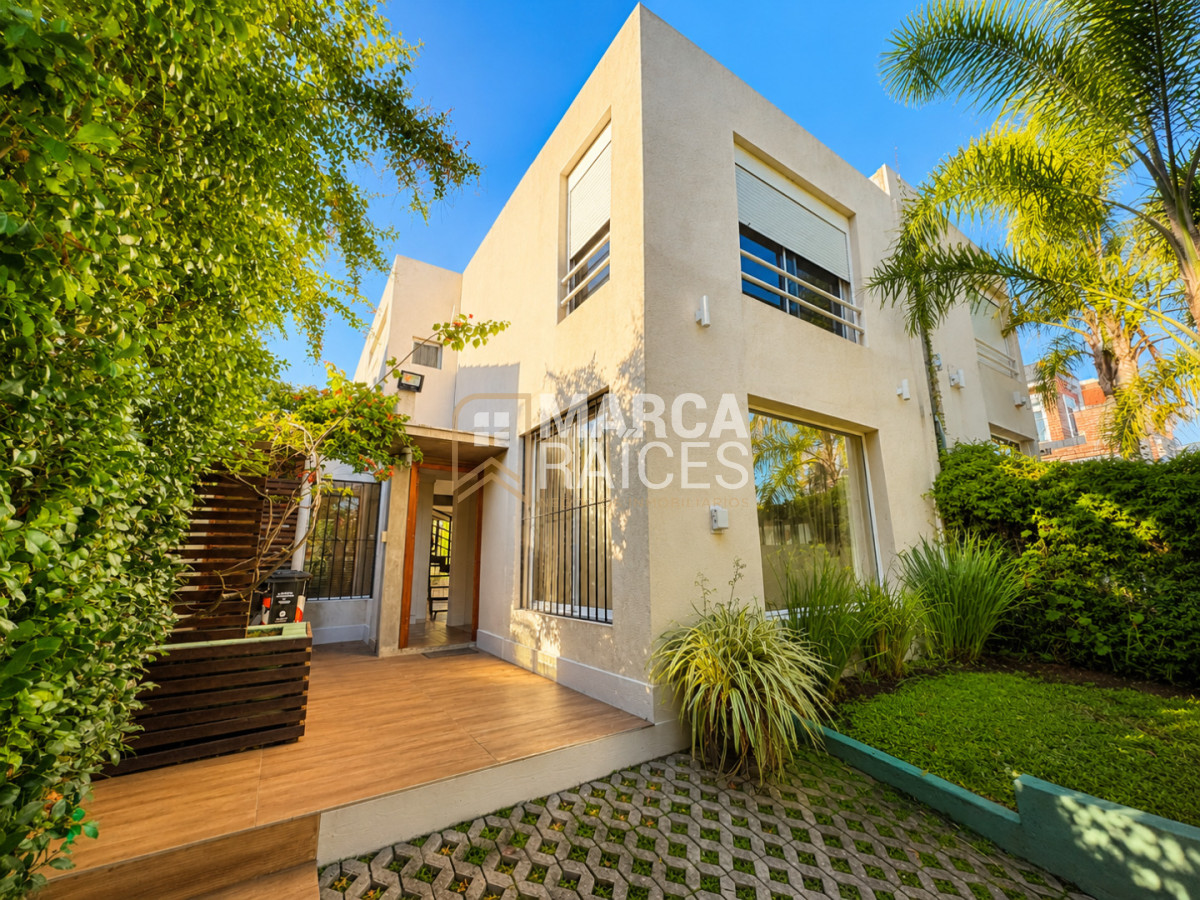 Casa ID.2037 - Venta Casa Ph Independiente 3 Dormitorios 3 Baños Piscina Climatizada Parrillero Cochera Parque Miramar 