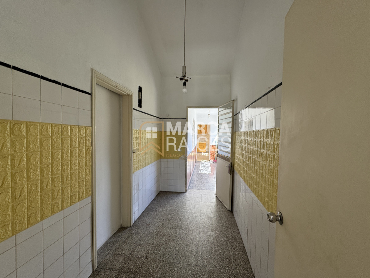 Casa ID.2763 - Venta Casa 4 Dormitorios Las Acacias, a una cuadra y media de Av. General Flores Montevideo