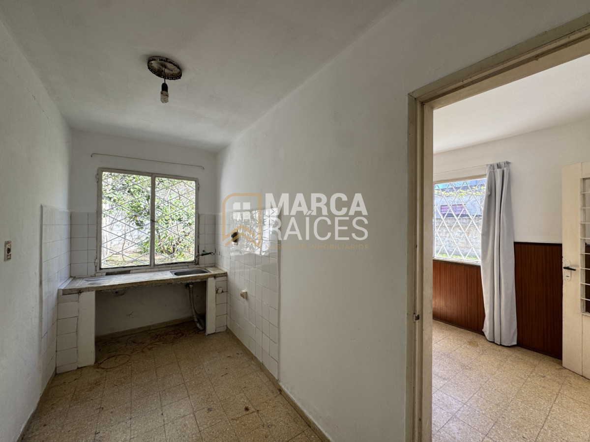 Casa ID.2763 - Venta Casa 4 Dormitorios Las Acacias, a una cuadra y media de Av. General Flores Montevideo