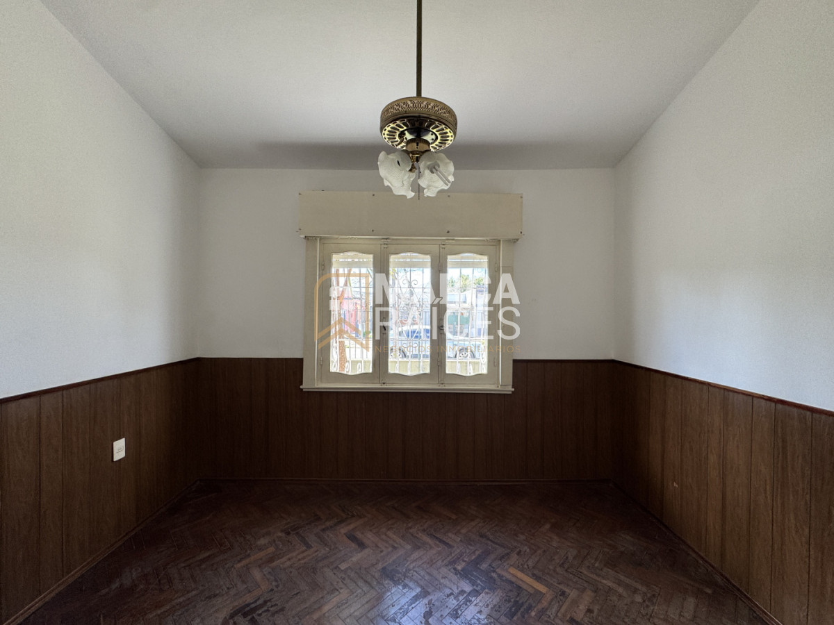 Casa ID.2763 - Venta Casa 4 Dormitorios Las Acacias, a una cuadra y media de Av. General Flores Montevideo