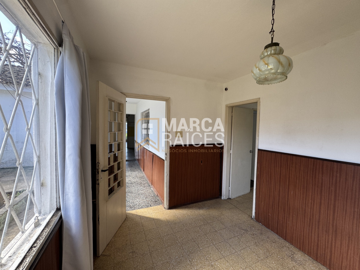 Casa ID.2763 - Venta Casa 4 Dormitorios Las Acacias, a una cuadra y media de Av. General Flores Montevideo