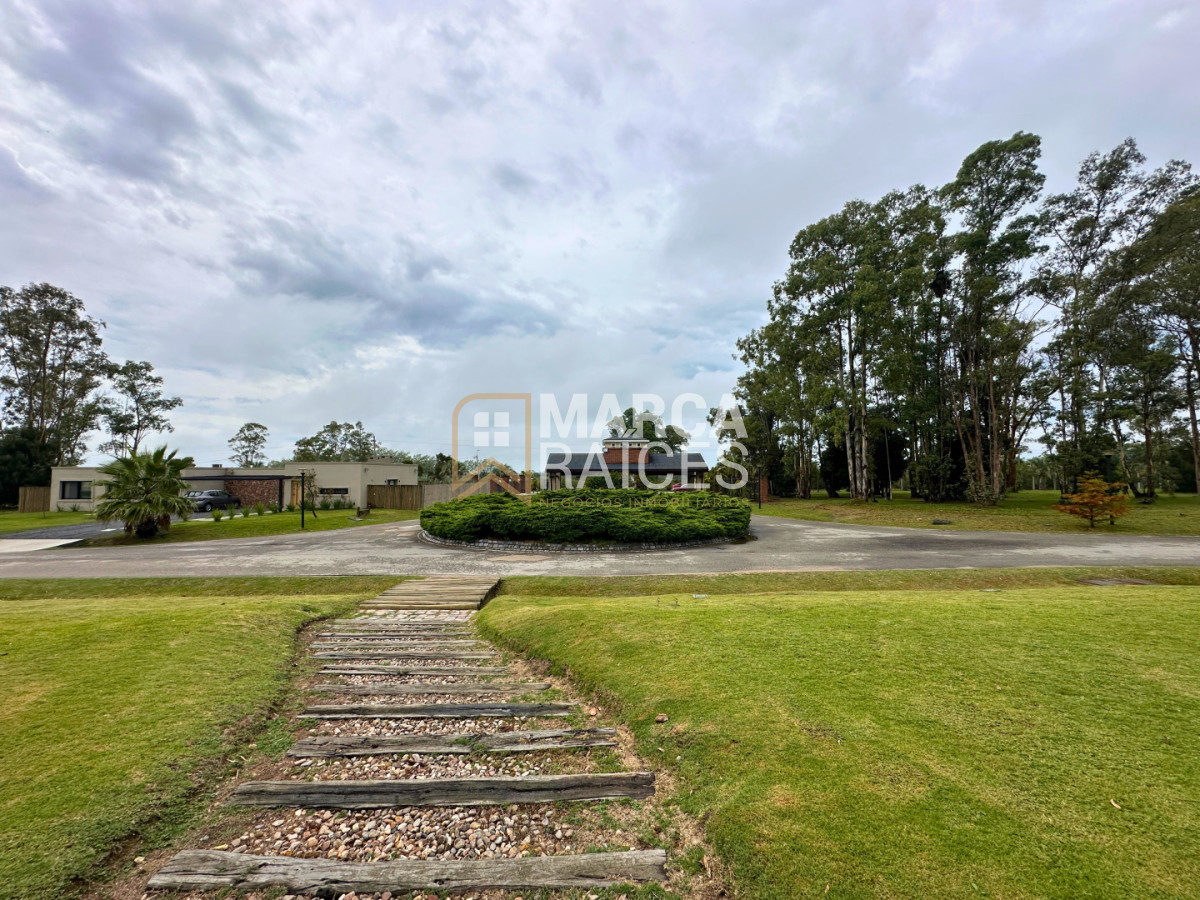 Casa ID.1721 - Venta Casa Premium 4 Dormitorios 2 Baños Cumbres de Carrasco (Barrio Privado) Canelones