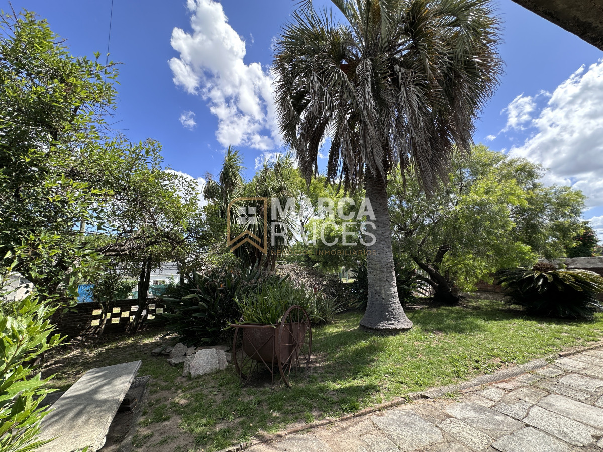 Casa ID.1076 - Casa En Venta 2 Plantas Unica Con Esta Construccion Equipada Terreno 950 m2 Mucha Seguridad Posibilidad de 2 Casas Piedras Blancas Montevideo