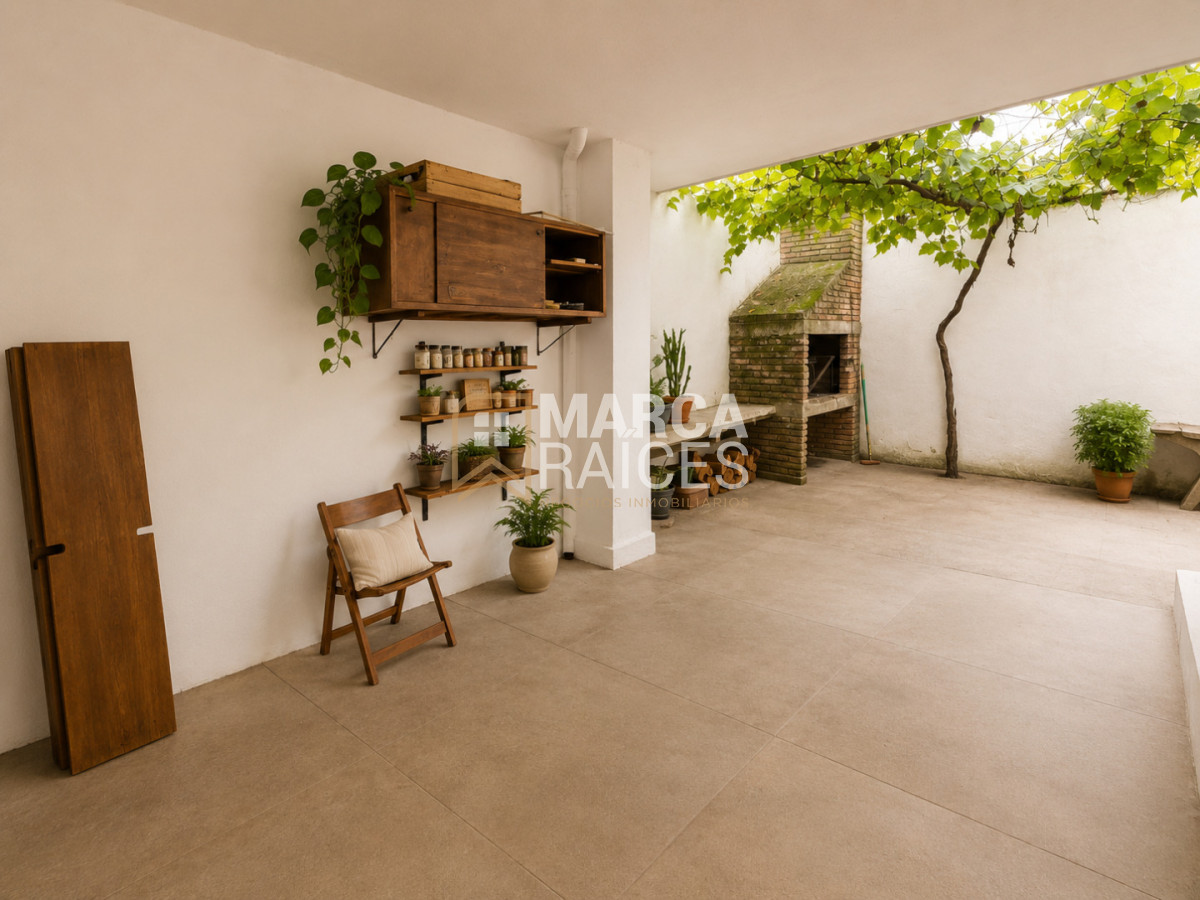 Casa ID.2027 - Venta Casa 3 Dormitorios 2 Baños Garage Patio Parrillero La Comercial Montevideo