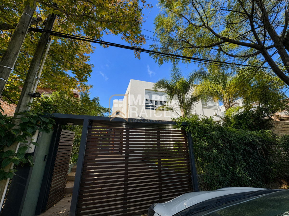 Casa ID.2037 - Venta Casa Ph Independiente 3 Dormitorios 3 Baños Piscina Climatizada Parrillero Cochera Parque Miramar 